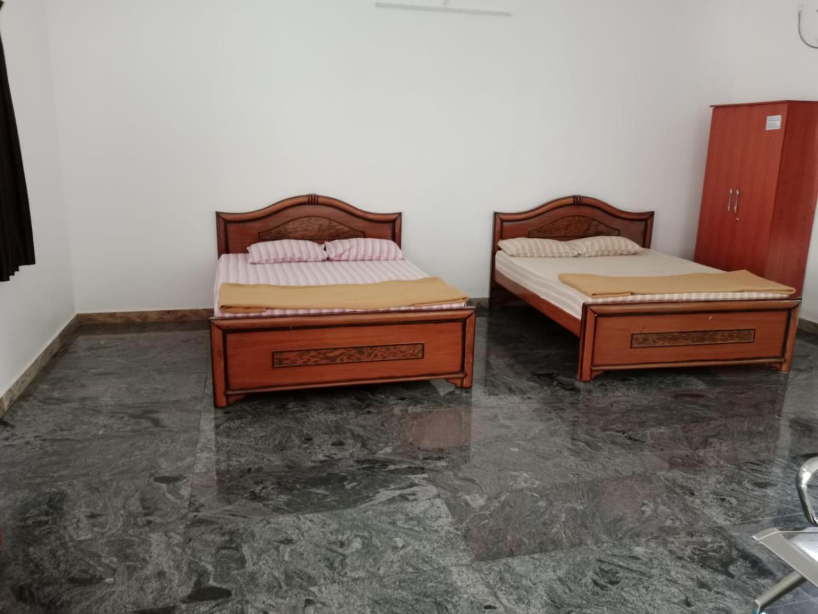 Urc Lodge Perundurai Екстериор снимка